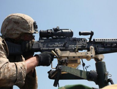 Βίντεο: Βολές Αμερικανών Πεζοναυτών με το πολυβόλο M240B